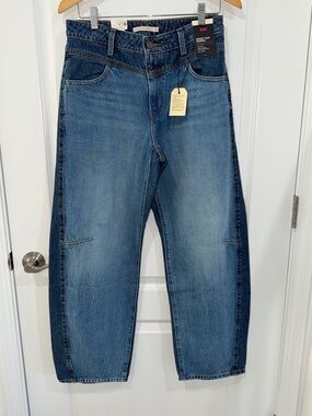 Levi's woman’s Dad Barrel  Two-Tone Blue jeans size 28x30 NWT Retials $108